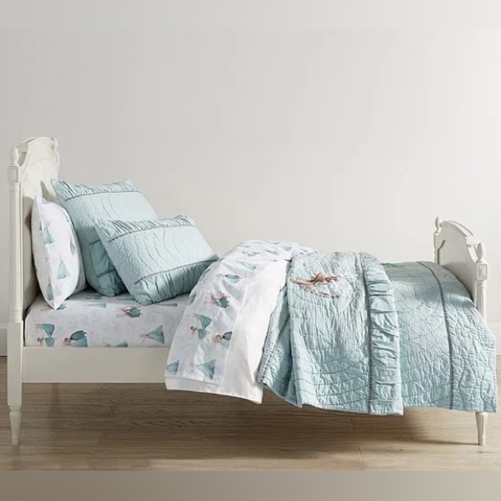 Pottery Barn Kids Frozen Twin Quilt, Sham and Sheet Set
